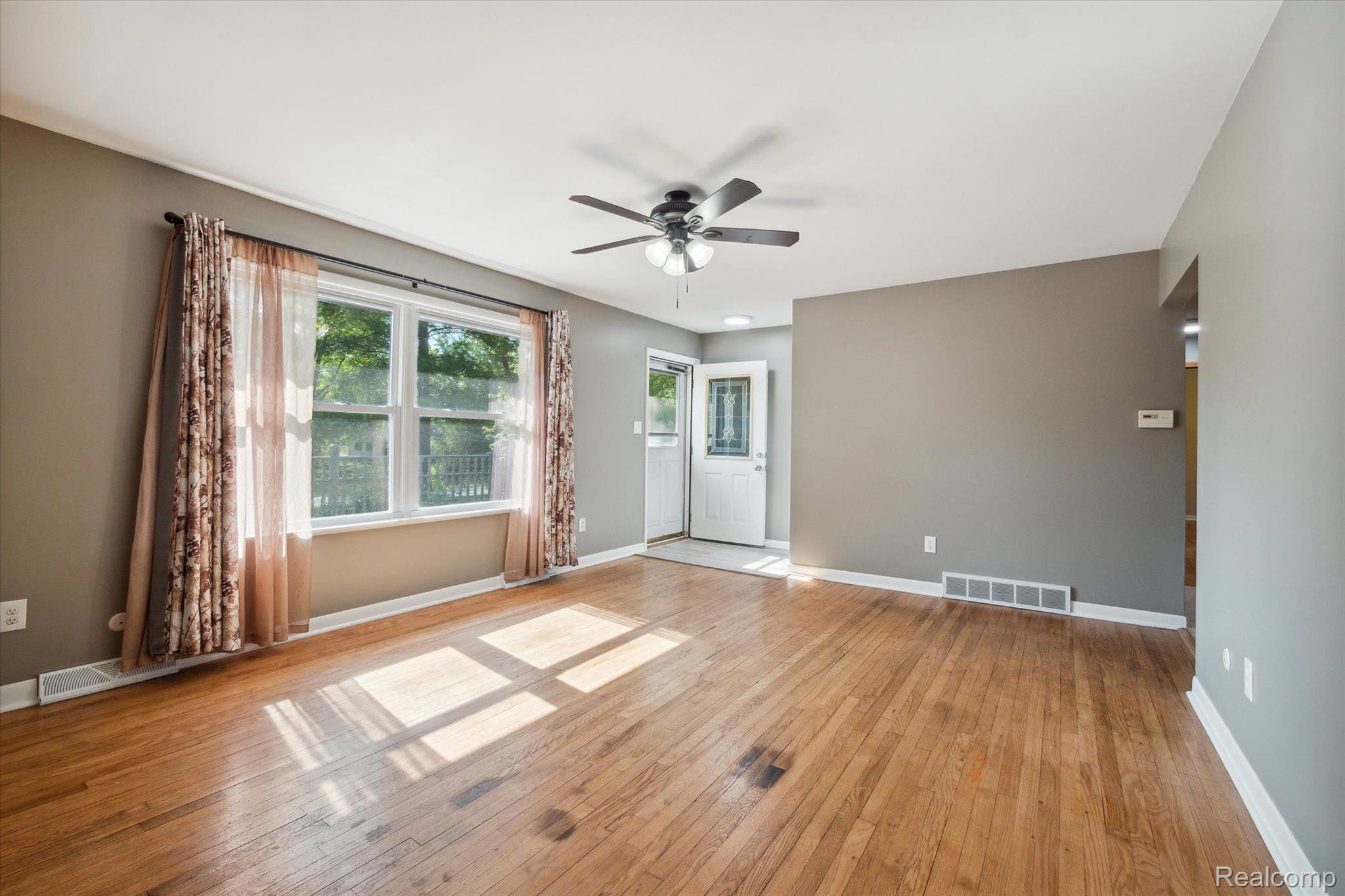 956 Hemingway Road Lake Orion, MI 48362 - Photo 26 of 70 Gallery Image 26