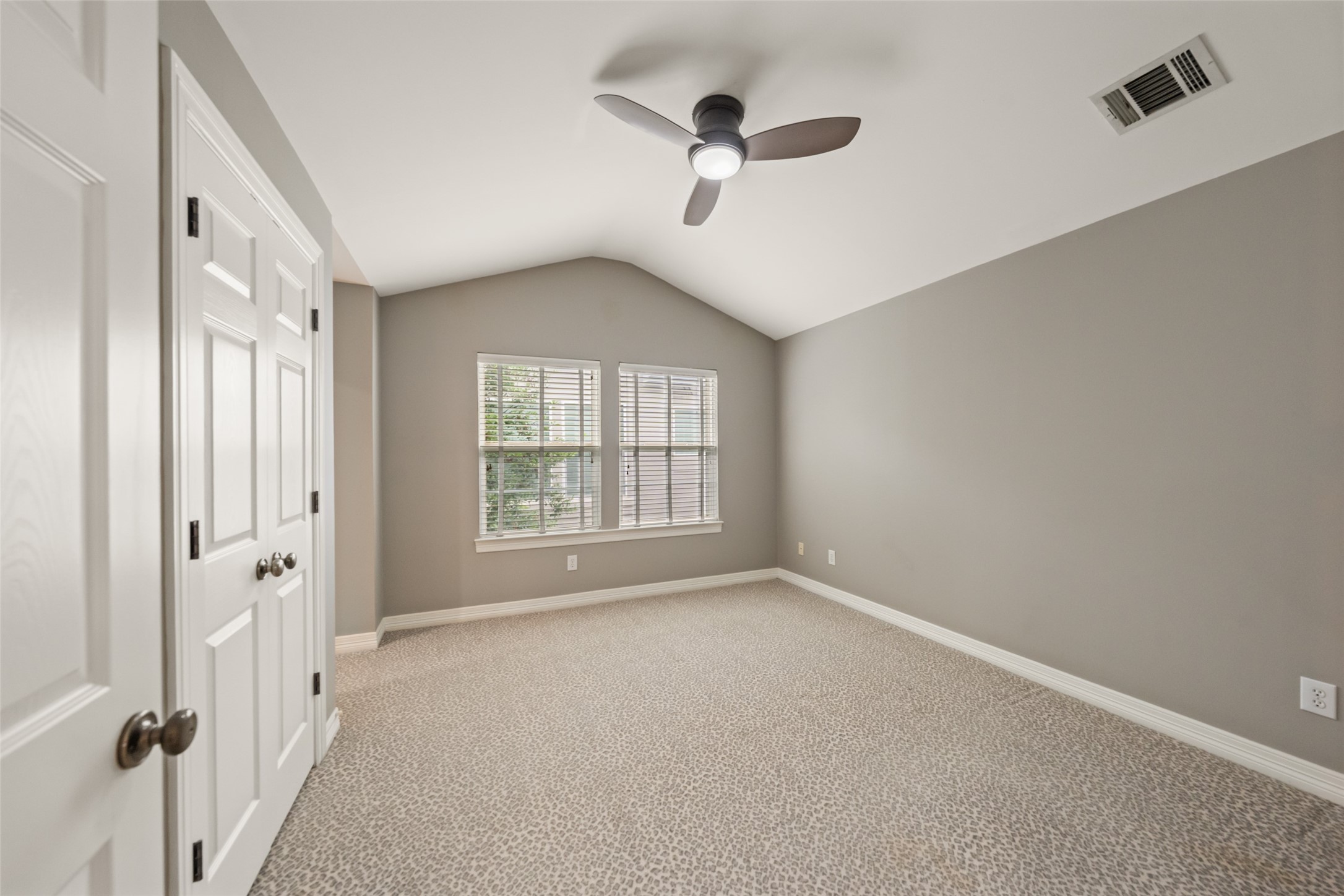 2708 Wroxton Road West University Place, TX 77005 - Photo 11 of 22 Expansive third-floor bedroom with a large closet and private ensuite bath.