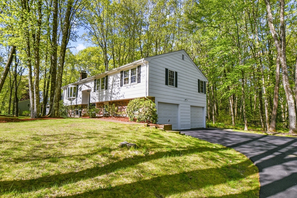 40 Valentine Road Northborough, MA 01532 - Photo 3 of 40 Gallery Image 3