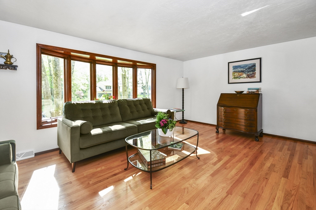 40 Valentine Road Northborough, MA 01532 - Photo 4 of 40 Gallery Image 4