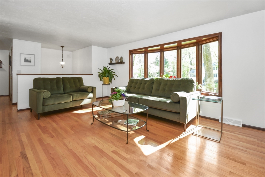 40 Valentine Road Northborough, MA 01532 - Photo 5 of 40 Gallery Image 5
