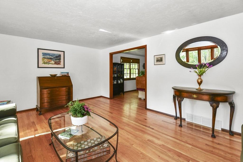 40 Valentine Road Northborough, MA 01532 - Photo 6 of 40 Gallery Image 6