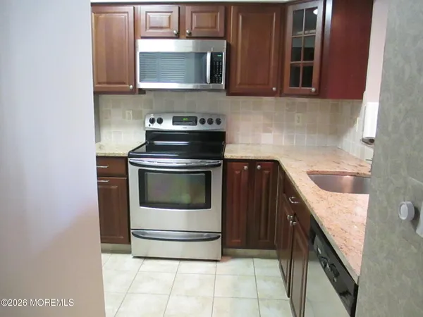 $2,900 | 32 Center Avenue, Unit 14, Atlantic Highlands, NJ 07716