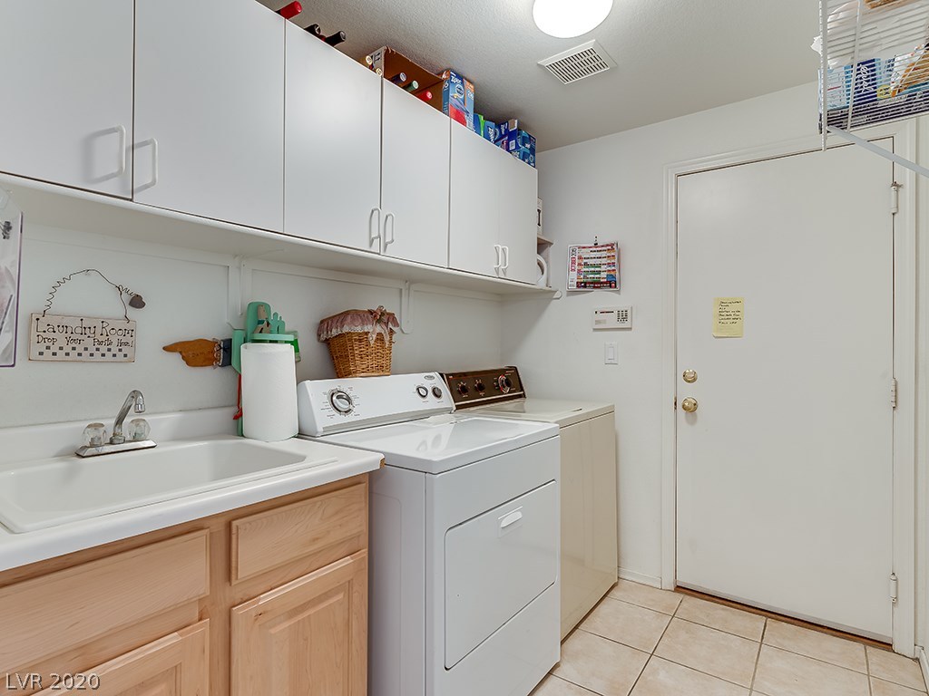 277 Pointe Ranier Avenue Henderson, NV 89012 - Photo 13 of 35 Gallery Image 13