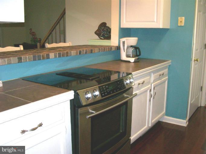 1544 Elm Road St. Leonard, MD 20685 - Photo 2 of 17 a kitchen with a stove and a cabinets