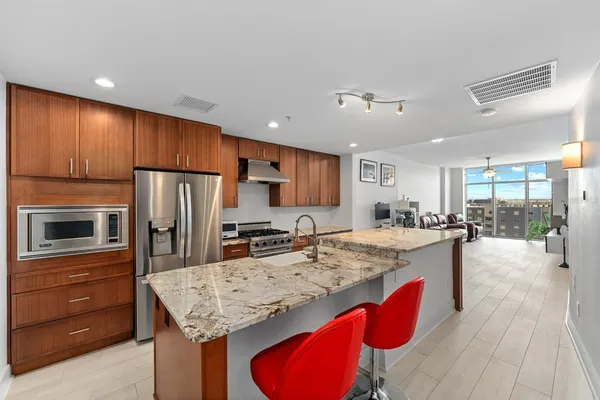 $405,000 | 1208 East Kennedy Boulevard, Unit 723, Tampa, FL 33602