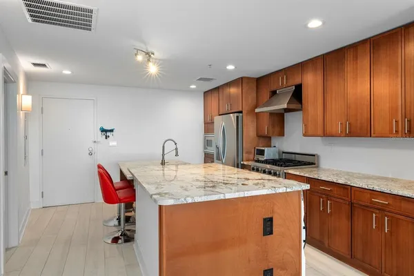 $405,000 | 1208 East Kennedy Boulevard, Unit 723, Tampa, FL 33602