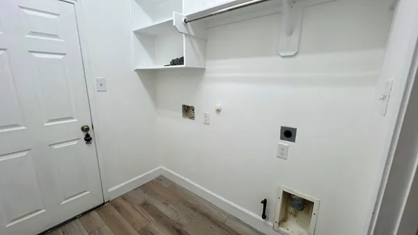 a view of utility room