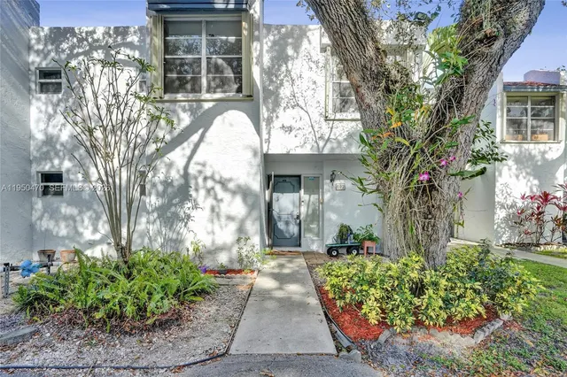 $369,900 | 9451 Live Oak Place, Unit 102, Davie, FL 33324
