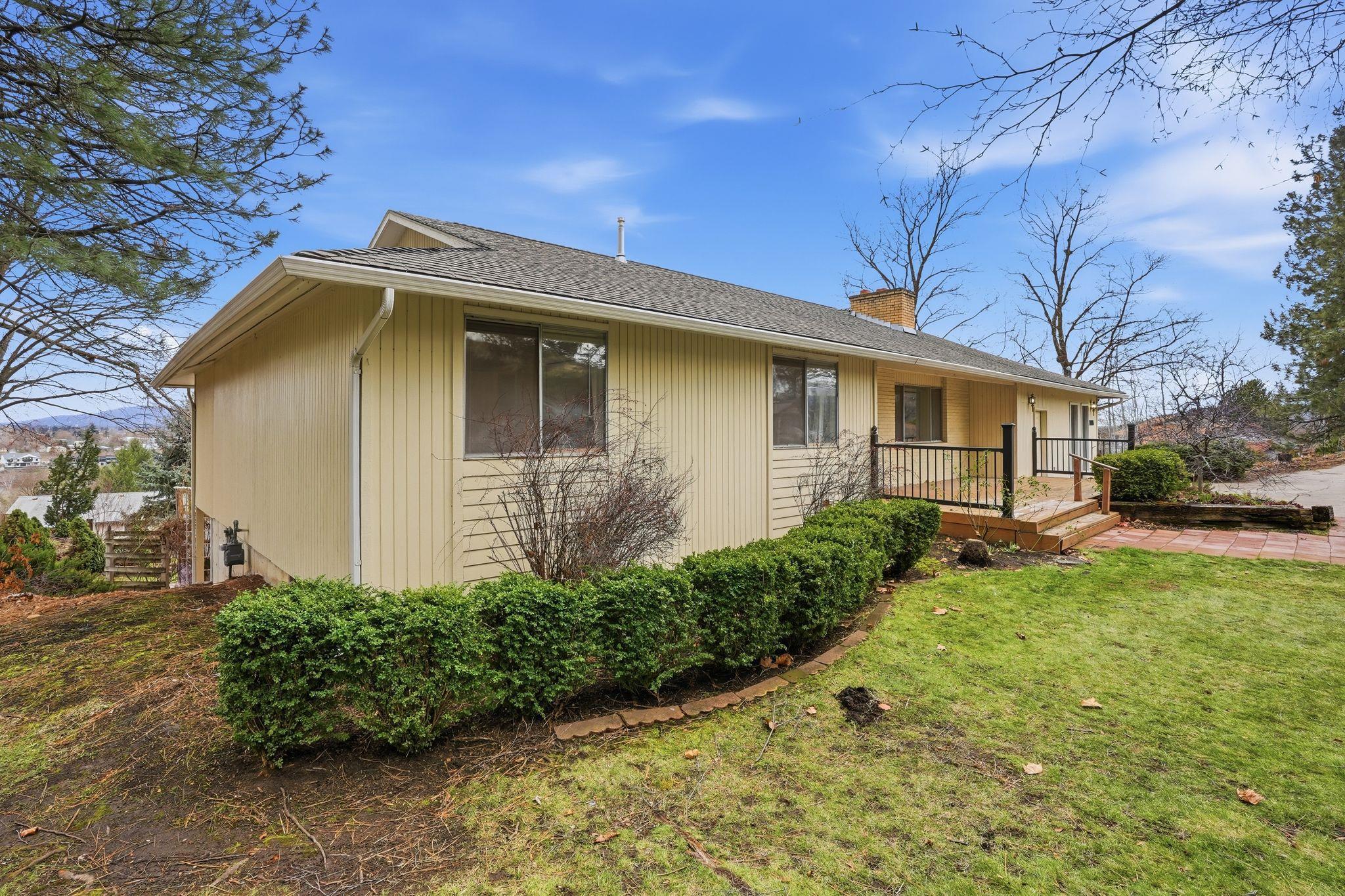 11116 East Fruit Hill Road Spokane, WA 99206 - Photo 3 of 47