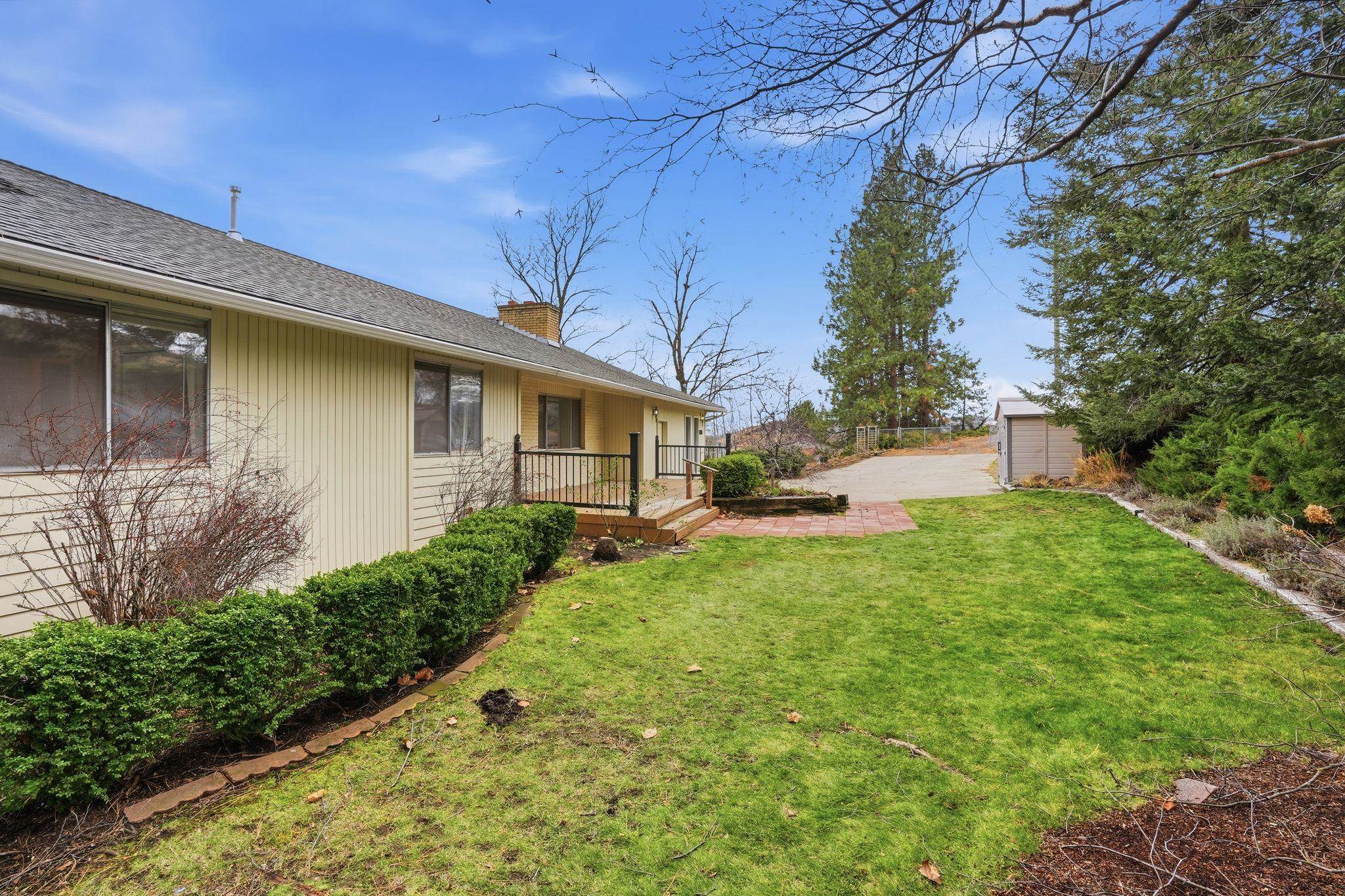 11116 East Fruit Hill Road Spokane, WA 99206 - Photo 4 of 47