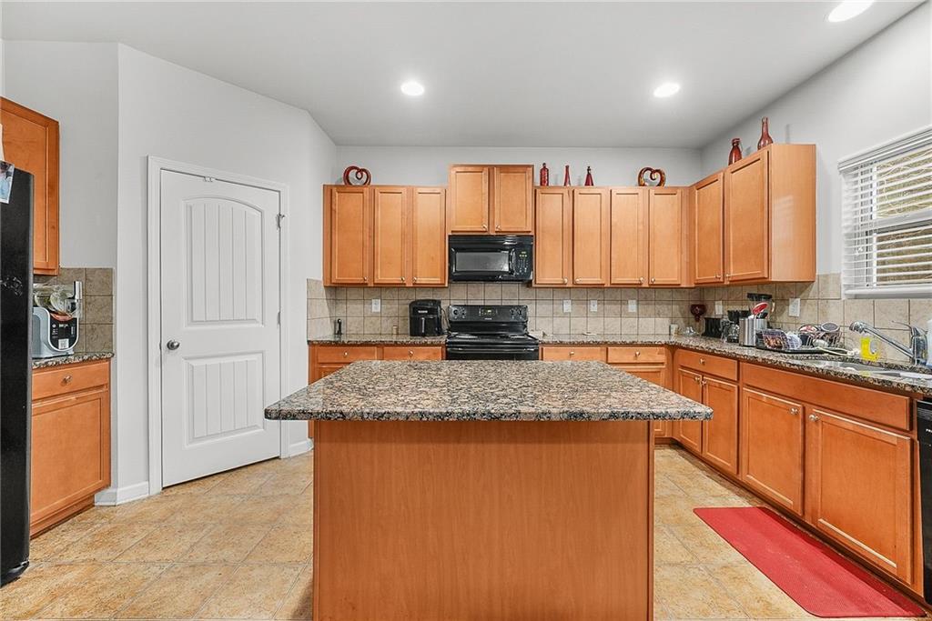 5615 Wisbech Way Atlanta, GA 30349 - Photo 12 of 34