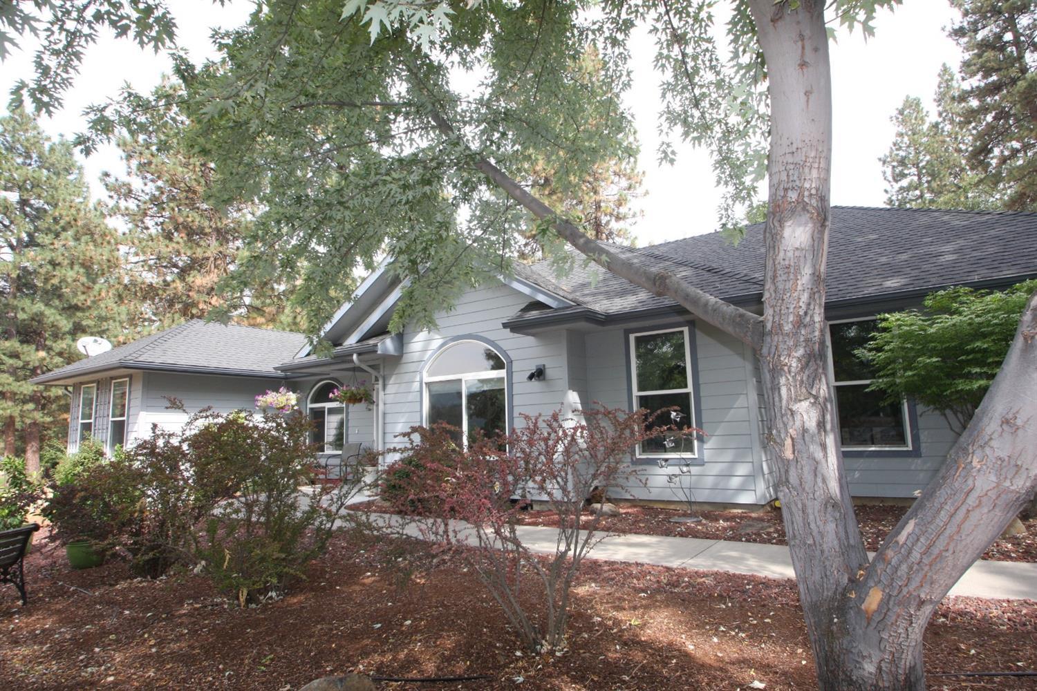 11819 Merganser Road Klamath Falls, OR 97601 - Photo 1 of 24 Front view from Merganser (2 car garage
