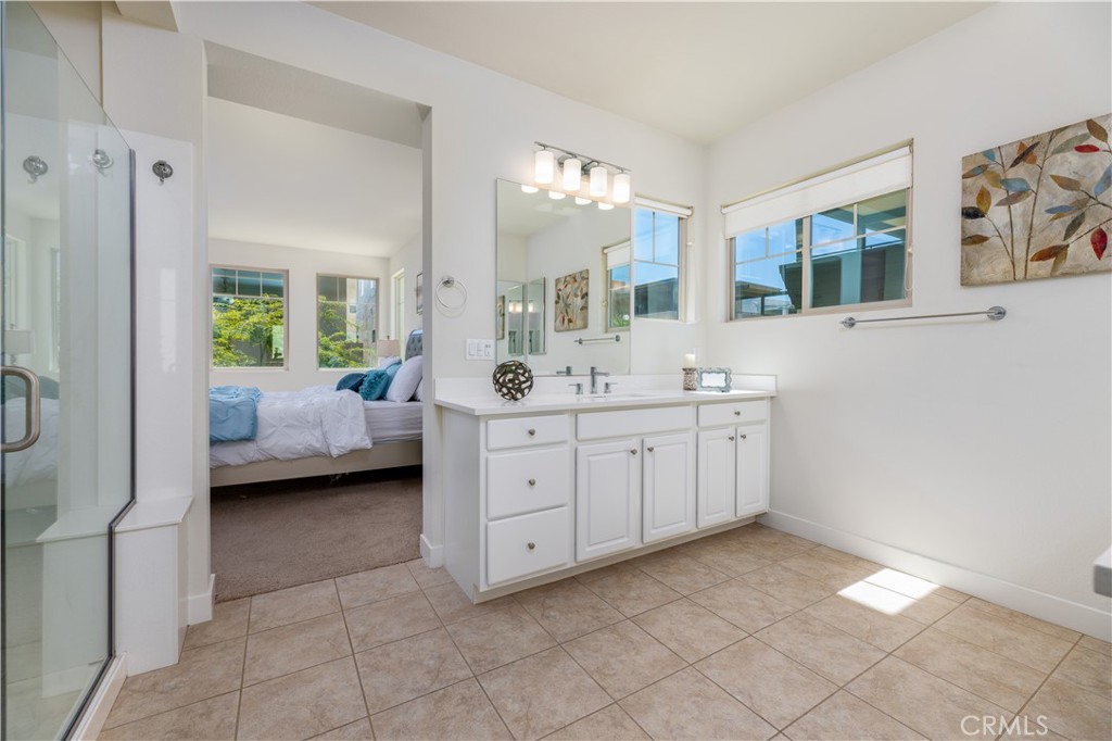 126 Interval Irvine, CA 92618 - Photo 22 of 47 a en suite bathroom with a double vanity sink a mirror and a bathtub