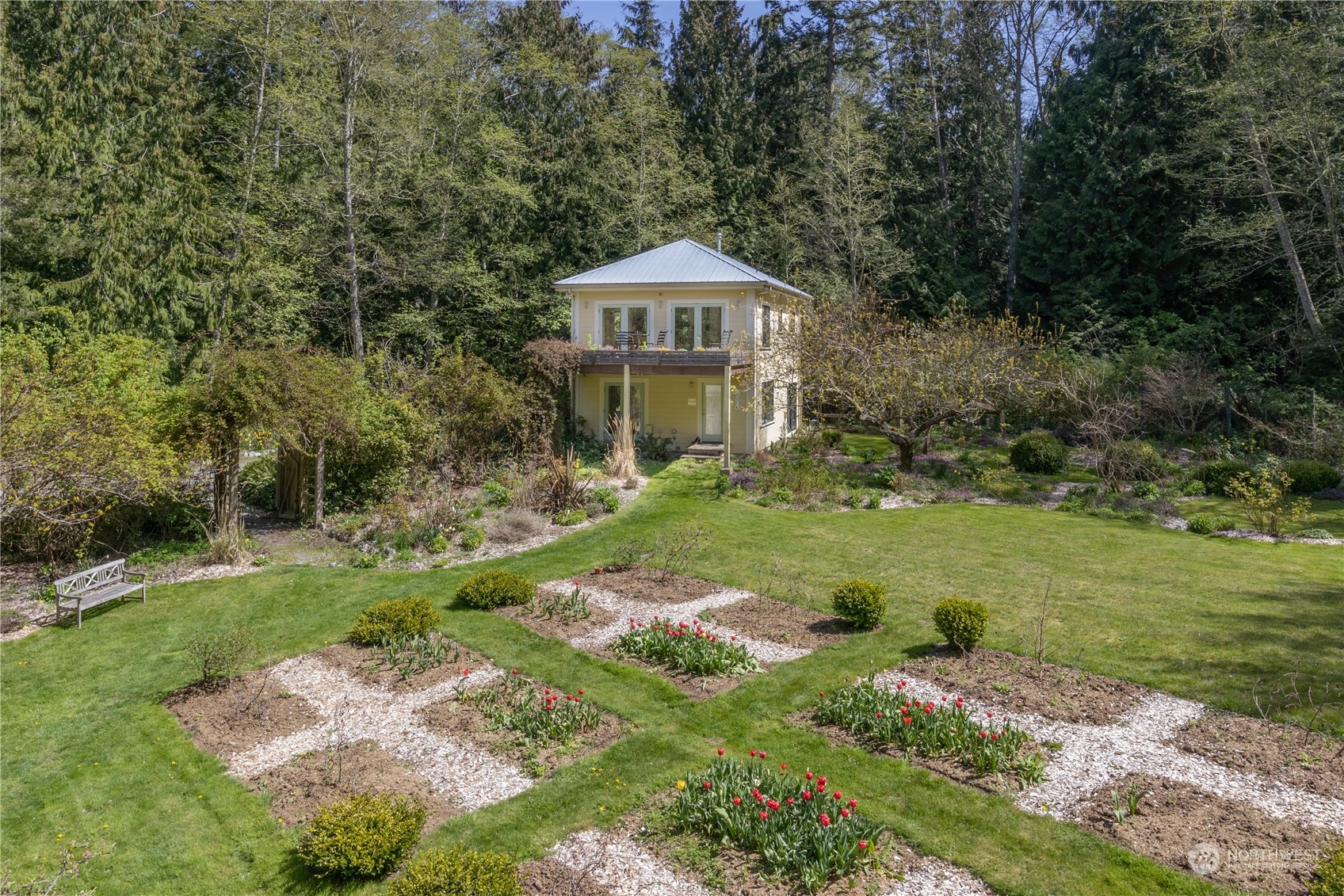 423 Thunder Road Port Townsend, WA 98368 - Photo 1 of 40 Gallery Image 1