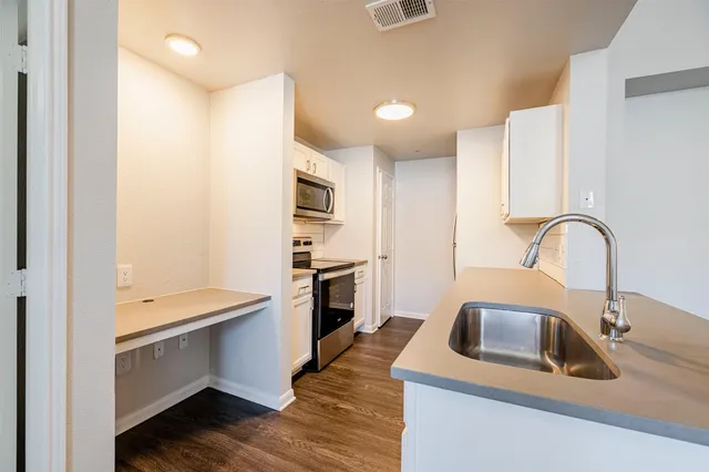 $1,550 | 12215 Hunters Chase Drive, Unit N6302N, Austin, TX 78729