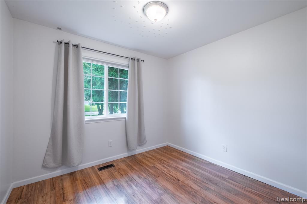5482 Liberty Bell Road Grand Blanc, MI 48439 - Photo 10 of 18 Gallery Image 10