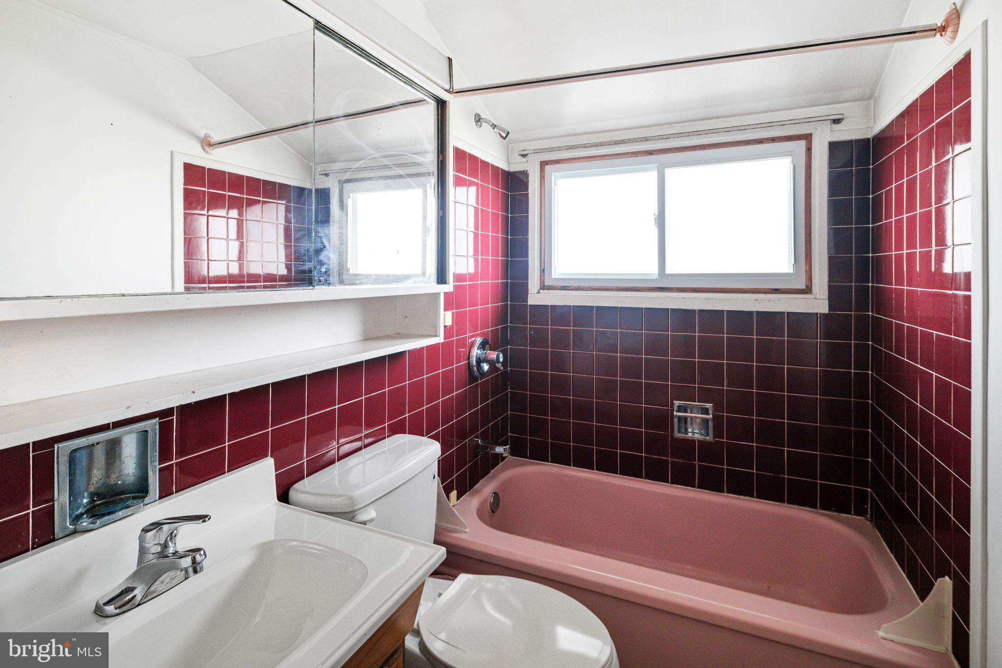 29 Cliff Road Levittown, PA 19057 - Photo 8 of 17 Gallery Image 8