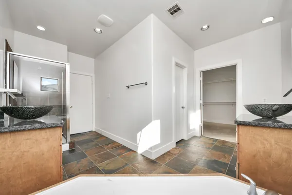 $2,375 | 2911 Chartres Street, Houston, TX 77004