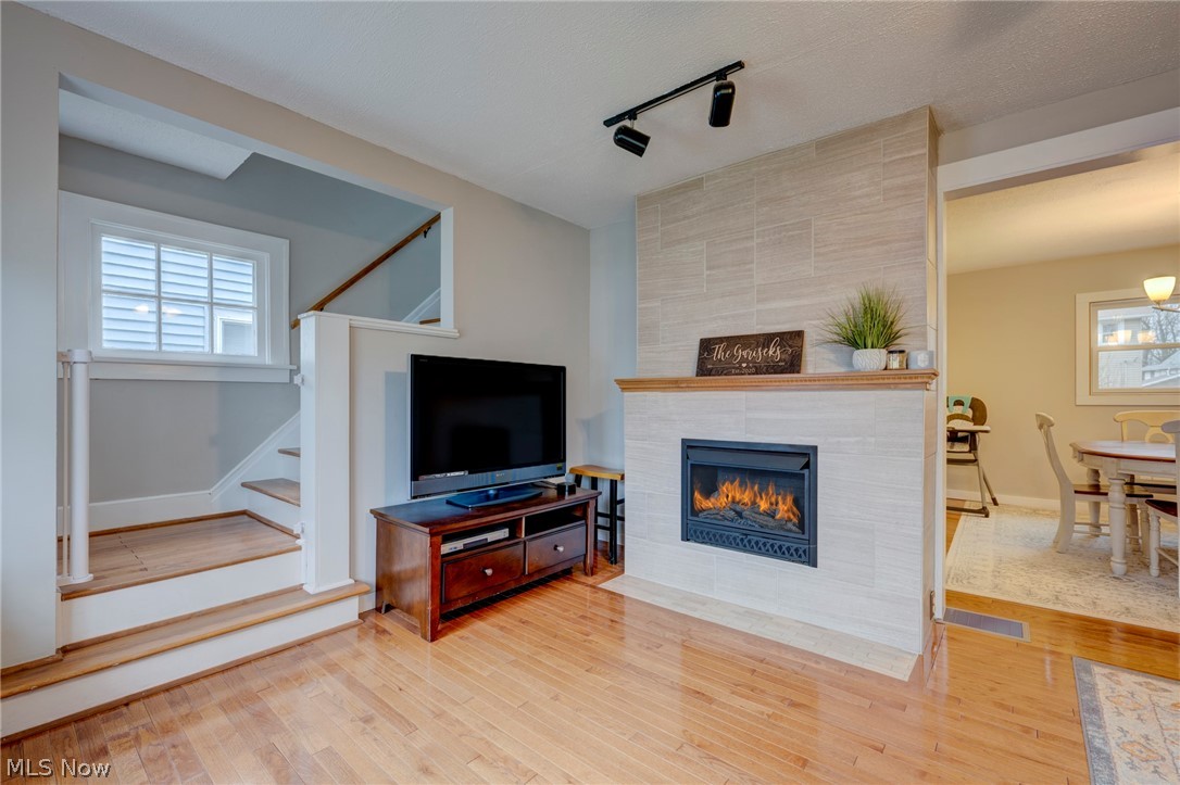 17817 Ingleside Road Cleveland, OH 44119 - Photo 2 of 29 Gallery Image 2