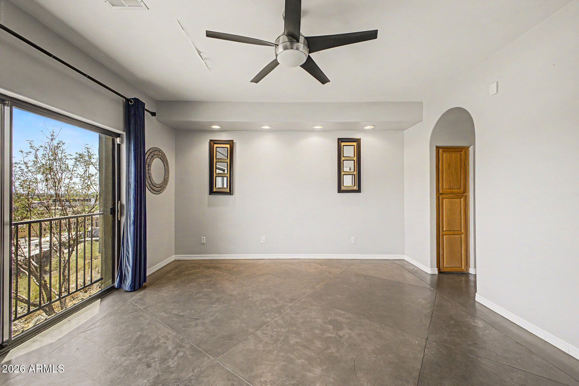 10009 North 1st Drive Phoenix, AZ 85021 - Photo 11 of 15 en empty room with windows and ceiling fan