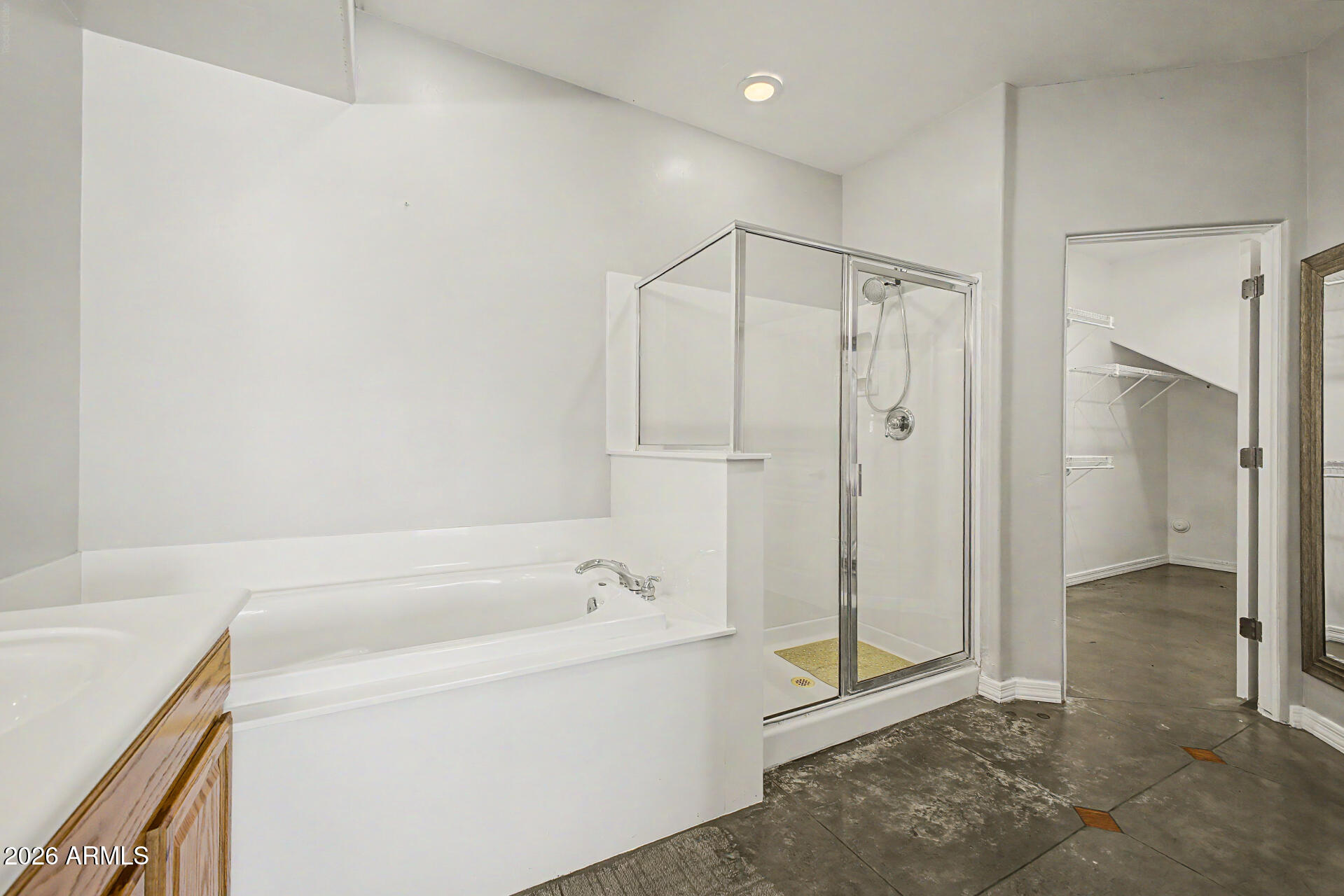 10009 North 1st Drive Phoenix, AZ 85021 - Photo 12 of 15 a bathroom with a bathtub and a shower