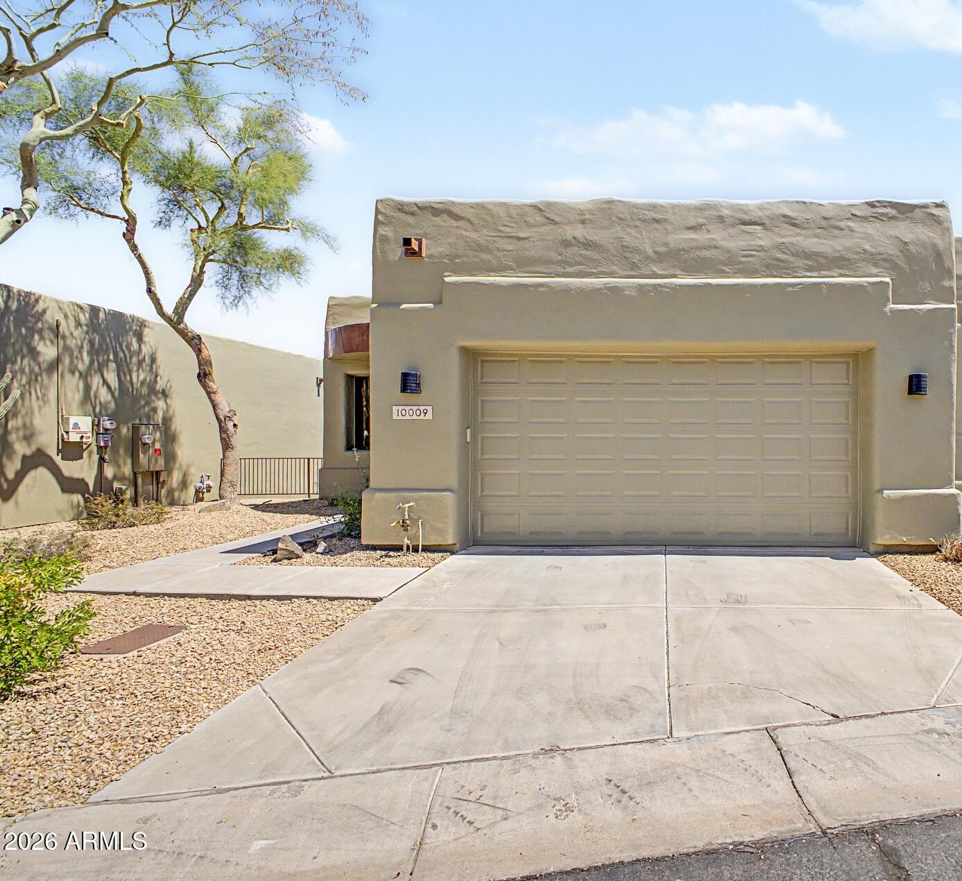 10009 North 1st Drive Phoenix, AZ 85021 - Photo 3 of 15 a view of entrance gate of the house