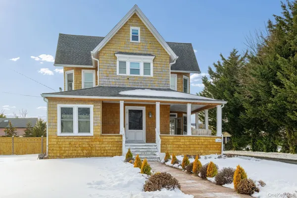 $3,250 | 264 South Ocean Avenue, Patchogue, NY 11772