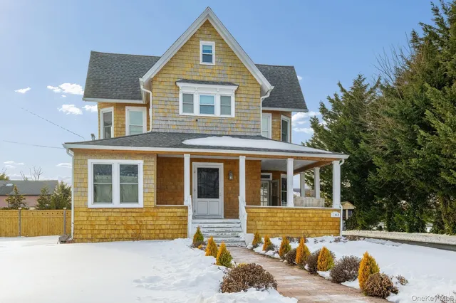 $3,250 | 264 South Ocean Avenue, Patchogue, NY 11772