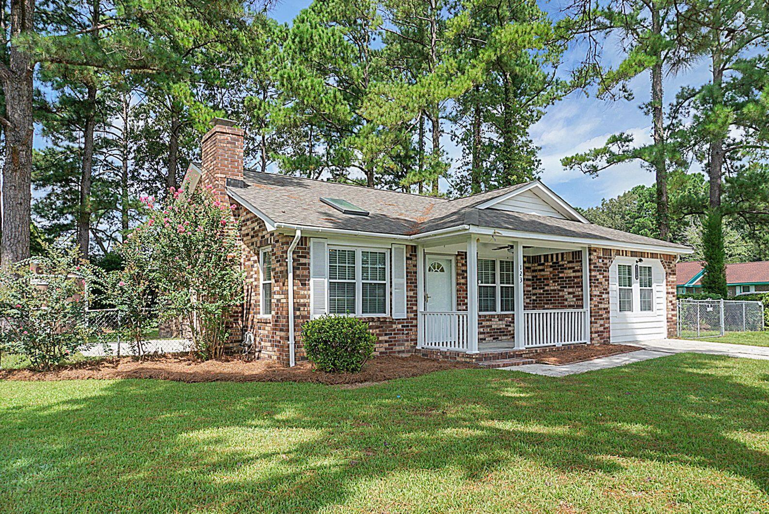 123 Wisteria Road Goose Creek, SC 29445 - Photo 2 of 32