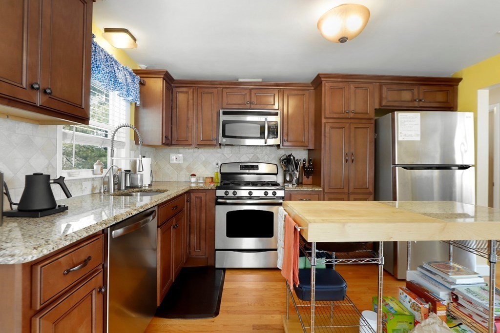 11 Robinwood Road Dedham, MA 02026 - Photo 15 of 39 Gallery Image 15