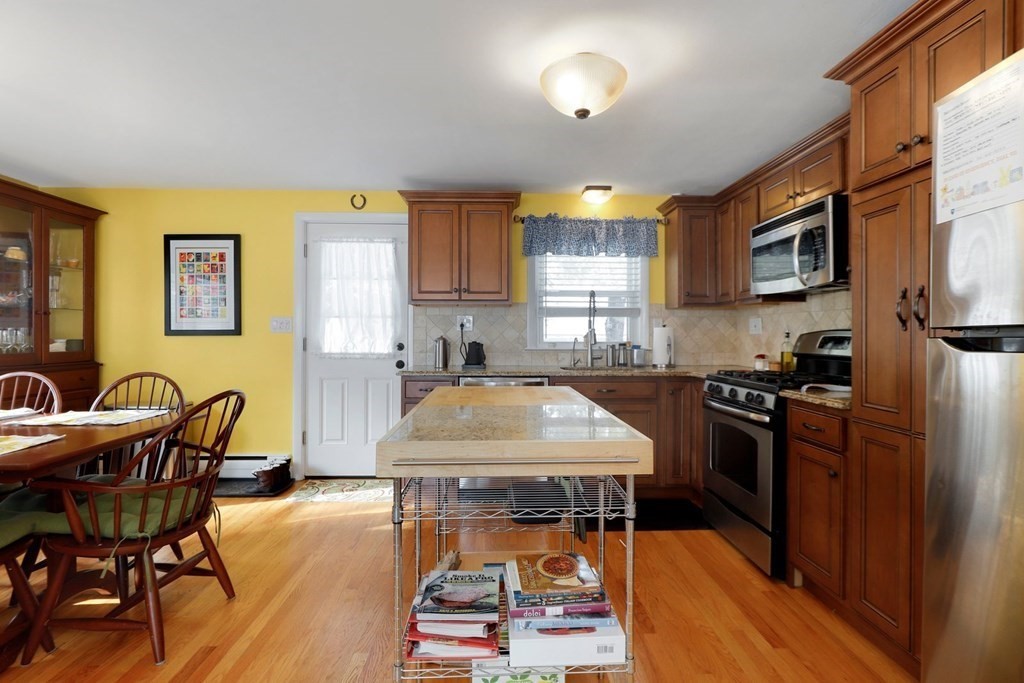 11 Robinwood Road Dedham, MA 02026 - Photo 17 of 39 Gallery Image 17