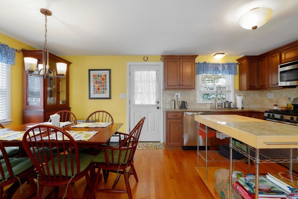 11 Robinwood Road Dedham, MA 02026 - Photo 18 of 39 Gallery Image 18