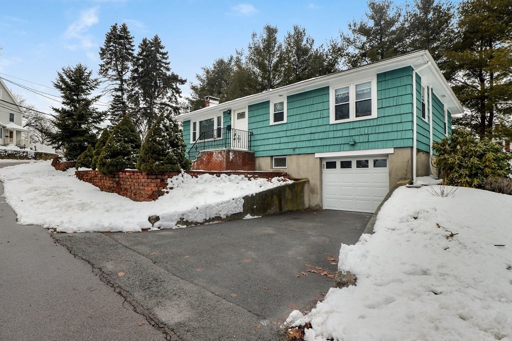 11 Robinwood Road Dedham, MA 02026 - Photo 3 of 39 Gallery Image 3