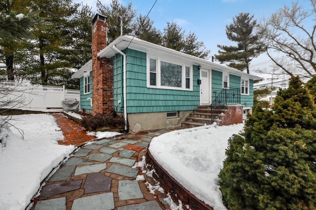 11 Robinwood Road Dedham, MA 02026 - Photo 32 of 39 Gallery Image 32