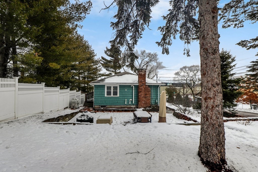 11 Robinwood Road Dedham, MA 02026 - Photo 33 of 39 Gallery Image 33
