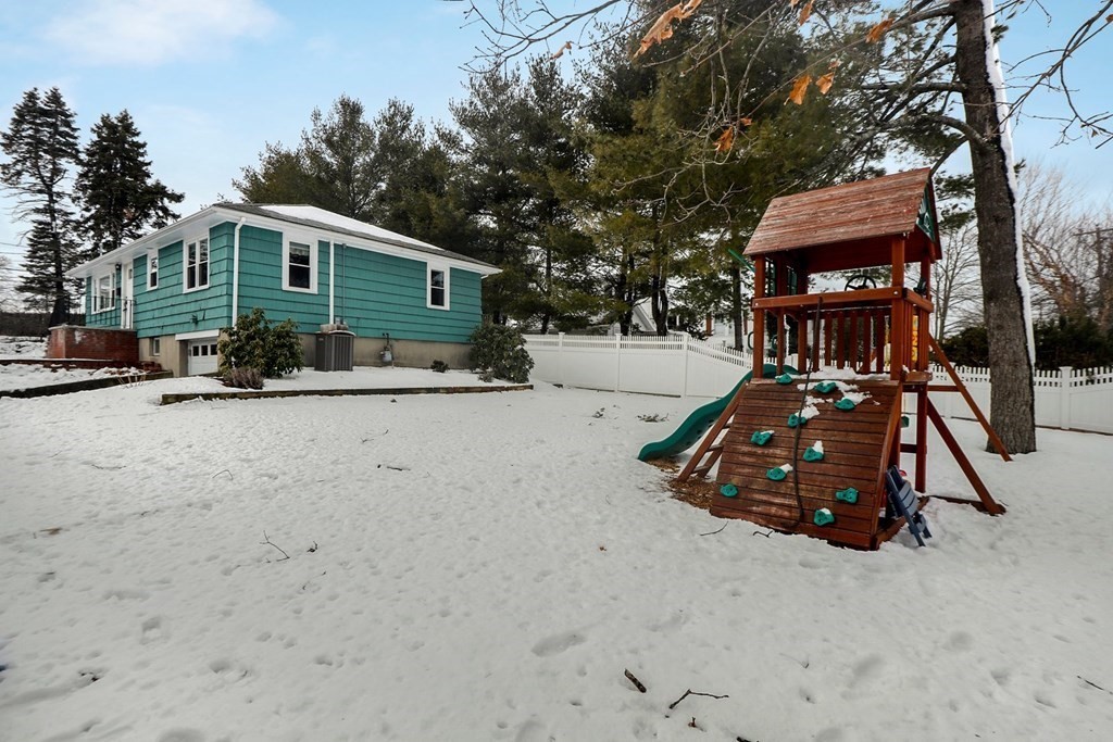 11 Robinwood Road Dedham, MA 02026 - Photo 4 of 39 Gallery Image 4