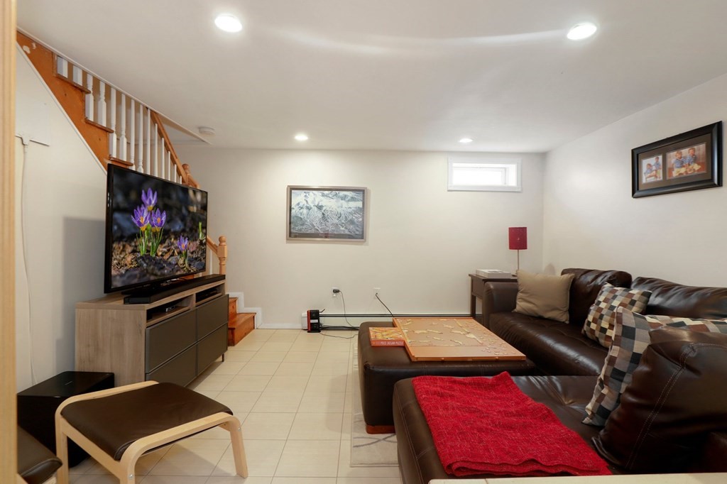 11 Robinwood Road Dedham, MA 02026 - Photo 6 of 39 Gallery Image 6