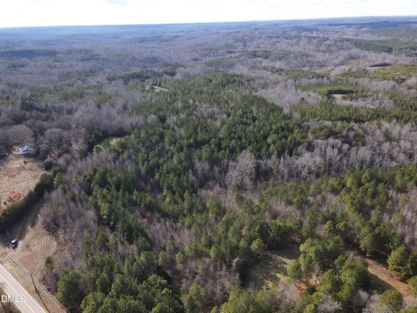 a view of dirt yard with a barn