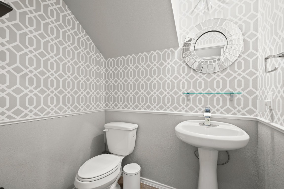 1006 Chad Loop Round Rock, TX 78665 - Photo 21 of 26 a bathroom with a toilet sink and mirror