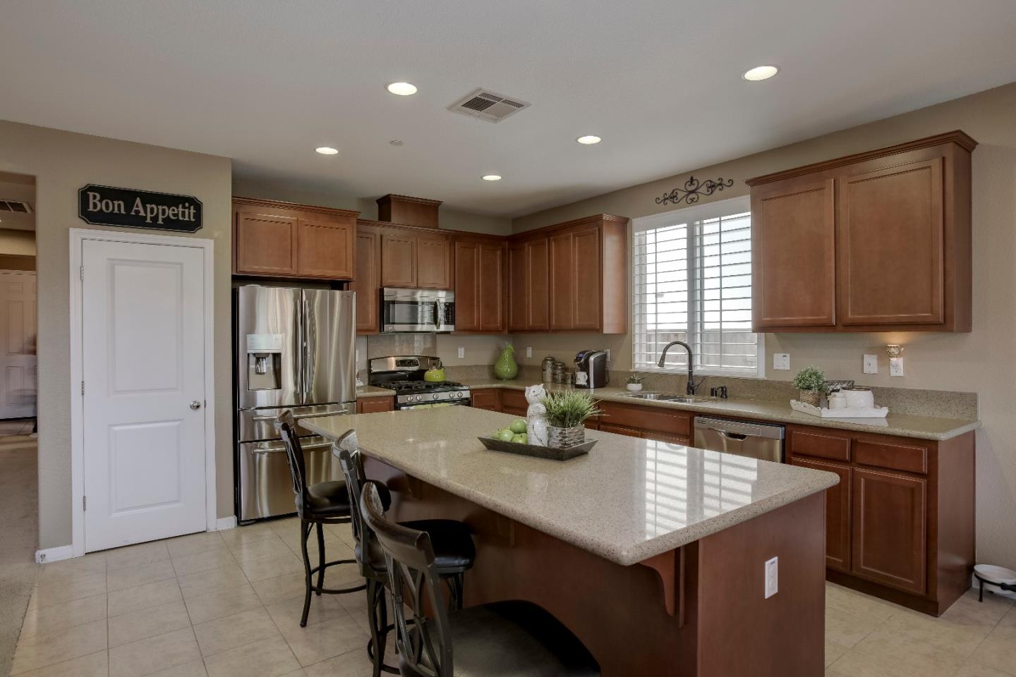 1045 Sprig Way Gilroy, CA 95020 - Photo 11 of 38 Gallery Image 11