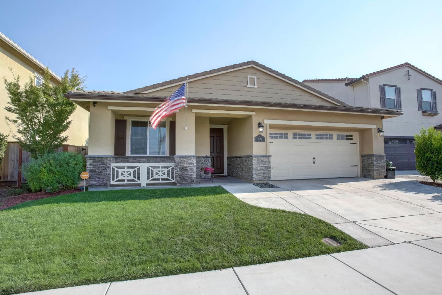 1045 Sprig Way Gilroy, CA 95020 - Photo 2 of 38 Gallery Image 2