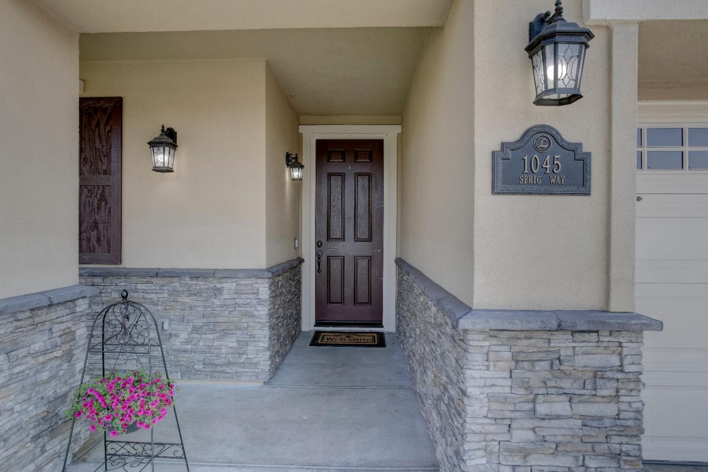 1045 Sprig Way Gilroy, CA 95020 - Photo 3 of 38 Gallery Image 3