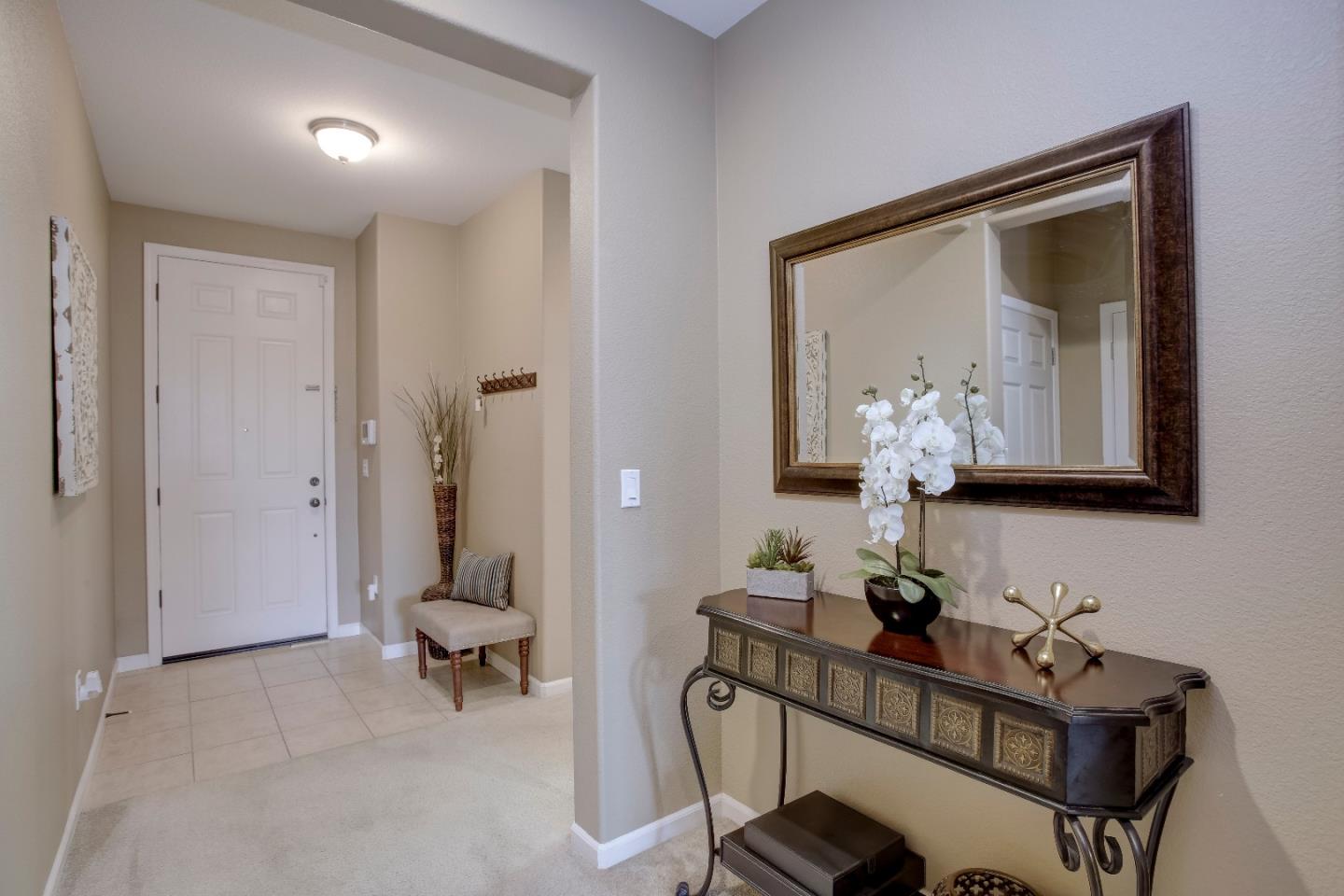 1045 Sprig Way Gilroy, CA 95020 - Photo 5 of 38 Gallery Image 5