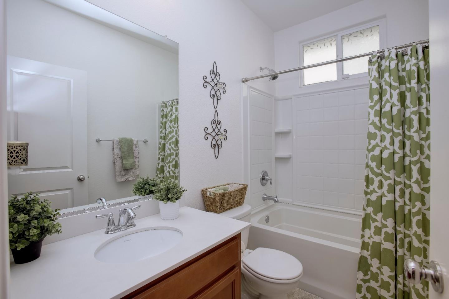 1045 Sprig Way Gilroy, CA 95020 - Photo 8 of 38 Gallery Image 8