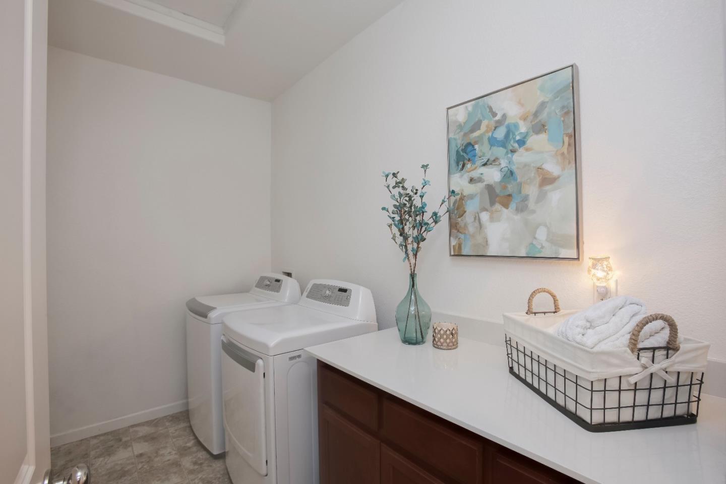 1045 Sprig Way Gilroy, CA 95020 - Photo 9 of 38 Gallery Image 9
