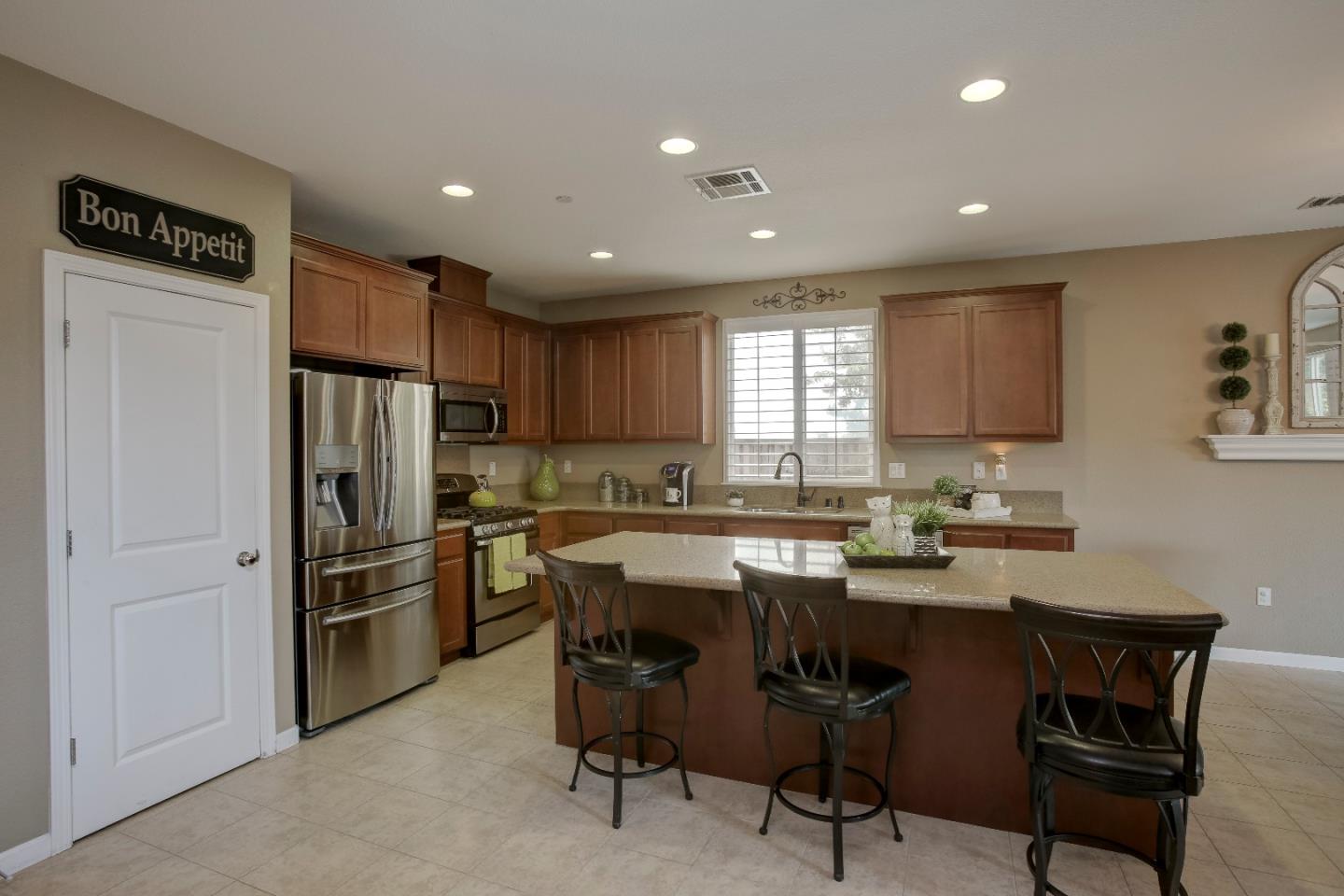 1045 Sprig Way Gilroy, CA 95020 - Photo 10 of 38 Gallery Image 10