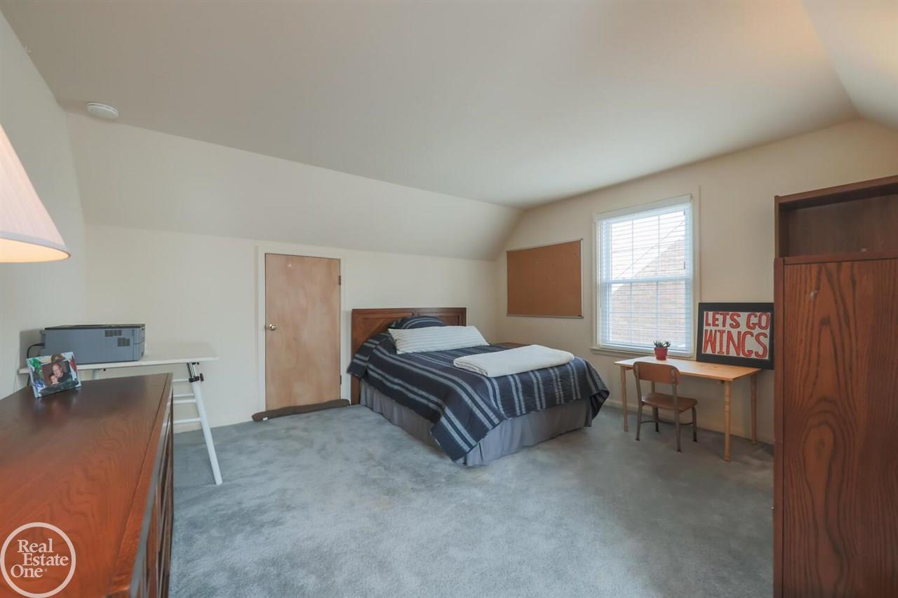 1560 Torrey Road Grosse Pointe, MI 48236 - Photo 23 of 35 50066940-22.JPG