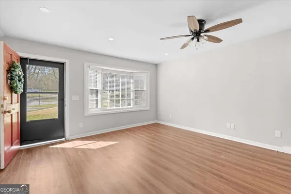$2,300 | 541 North White Street, Unit 12, Carrollton, GA 30117