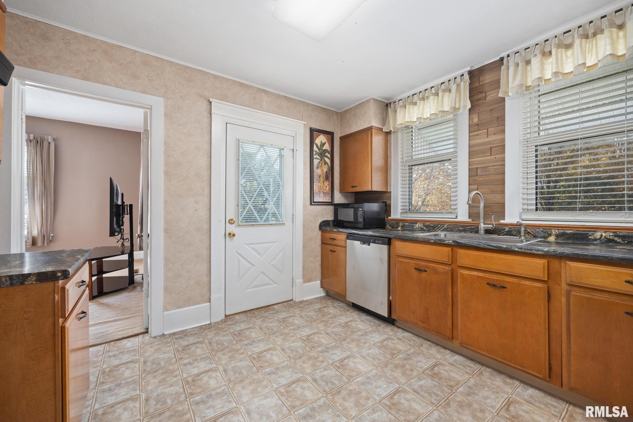 203 Lyons Court Toulon, IL 61483 - Photo 12 of 38